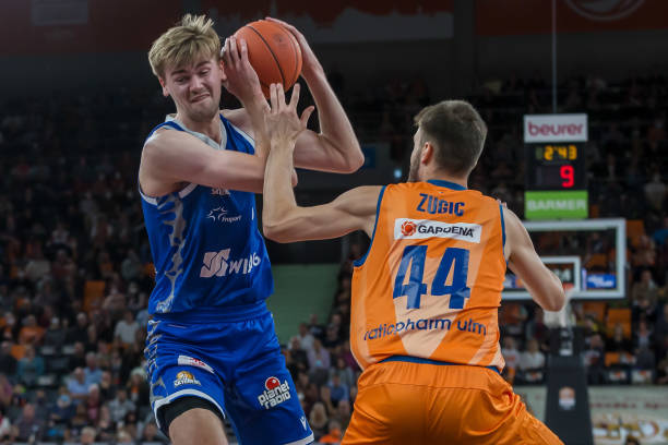 又是后场的 又是后场的